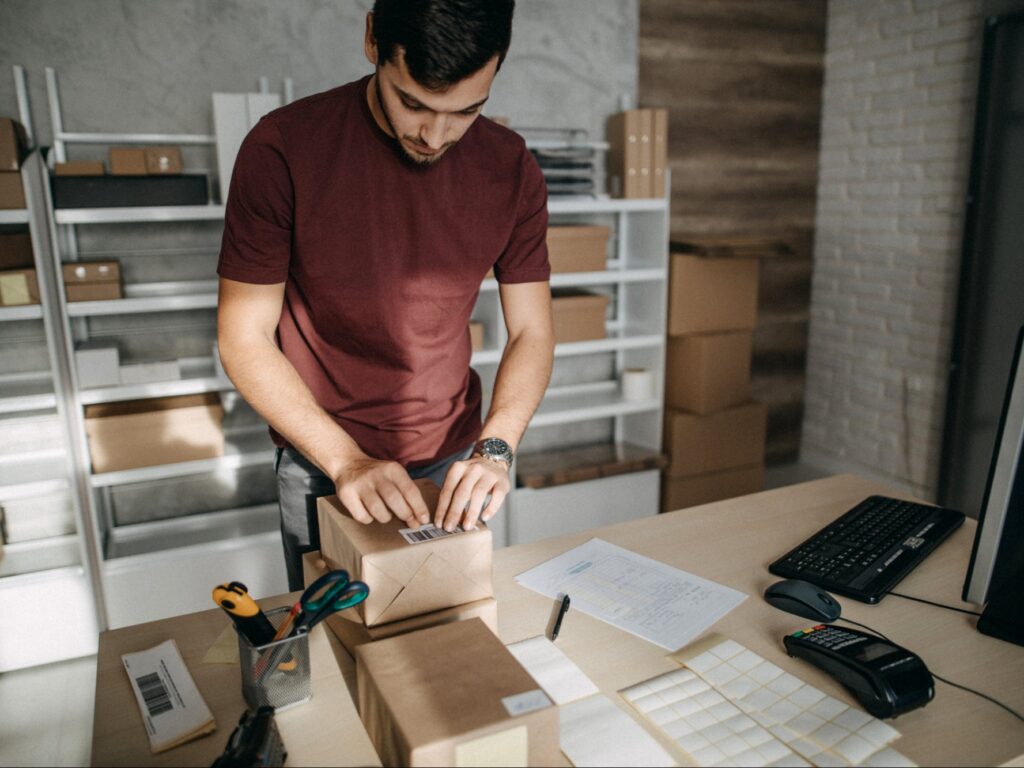 The Beginner's Guide to Selling Products Online Without Inventory: Dropshipping Made Easy.